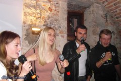 karaoke_bei_der_schlossparty_baumgarten_20251005_1800462025
