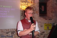karaoke_bei_der_schlossparty_baumgarten_20260426_1059099723